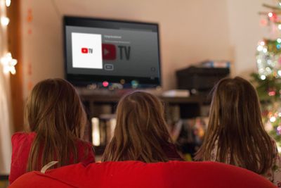 Děti používají YouTube TV ke sledování televize na Xbox Series X | S.