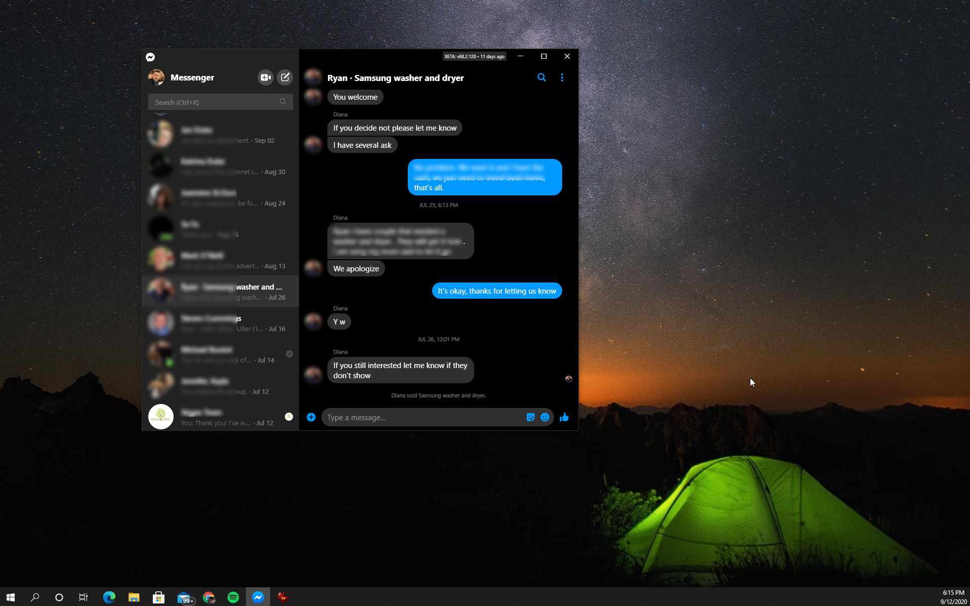 Screenshot plochy počítače Facebook Messenger v tmavém režimu