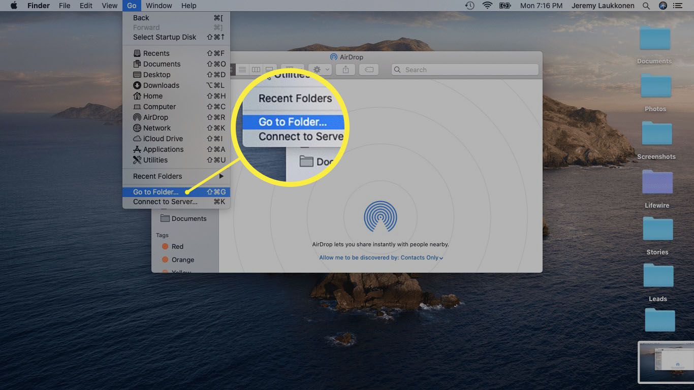 Snímek obrazovky s otevřením možnosti přejít do složky na počítači Mac.