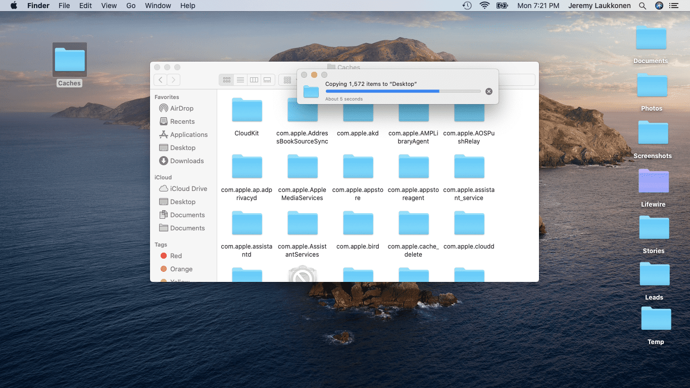 Snímek obrazovky s mazáním souborů mezipaměti v počítači Mac.