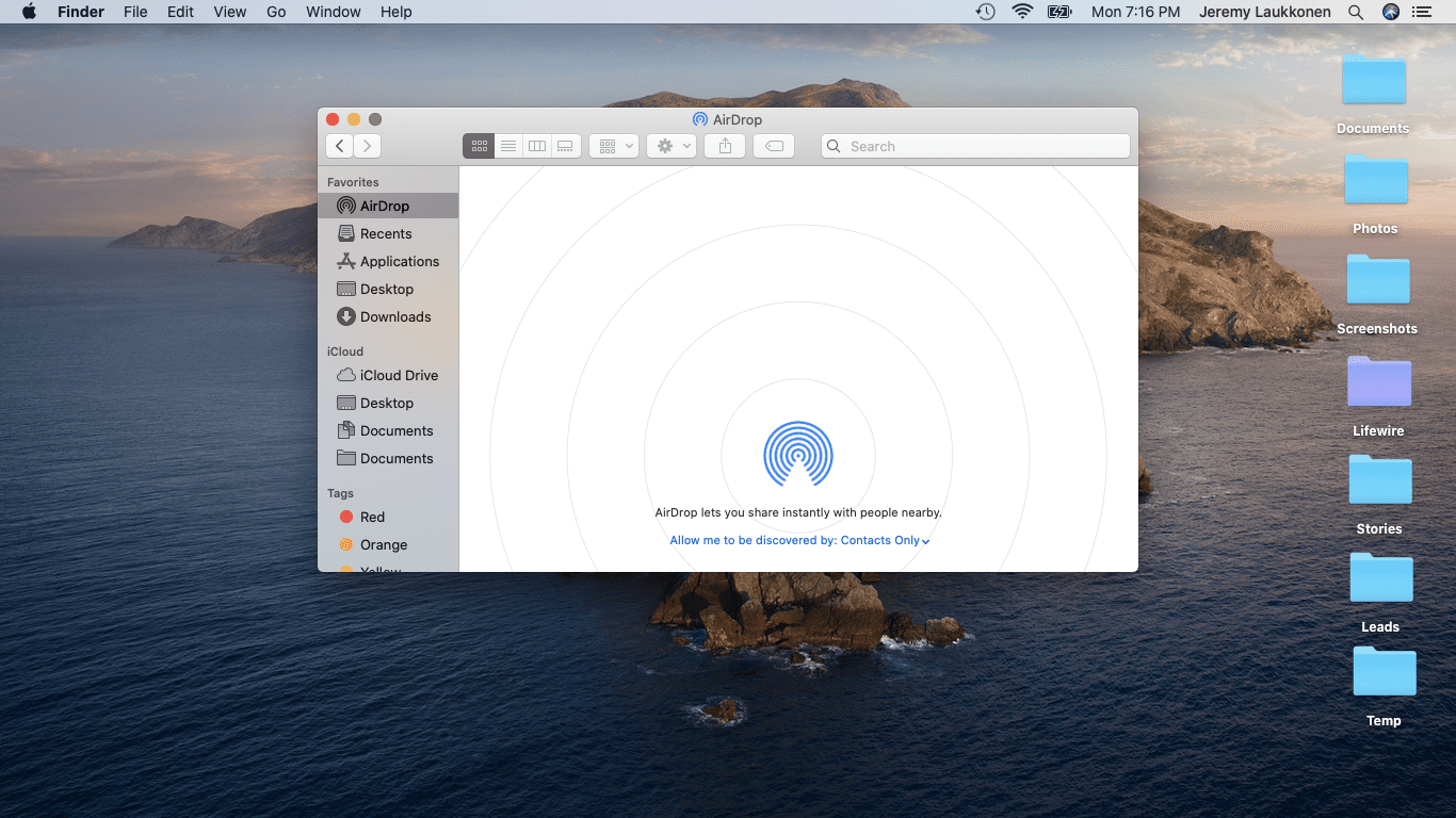 Snímek obrazovky okna Finder v systému Mac.