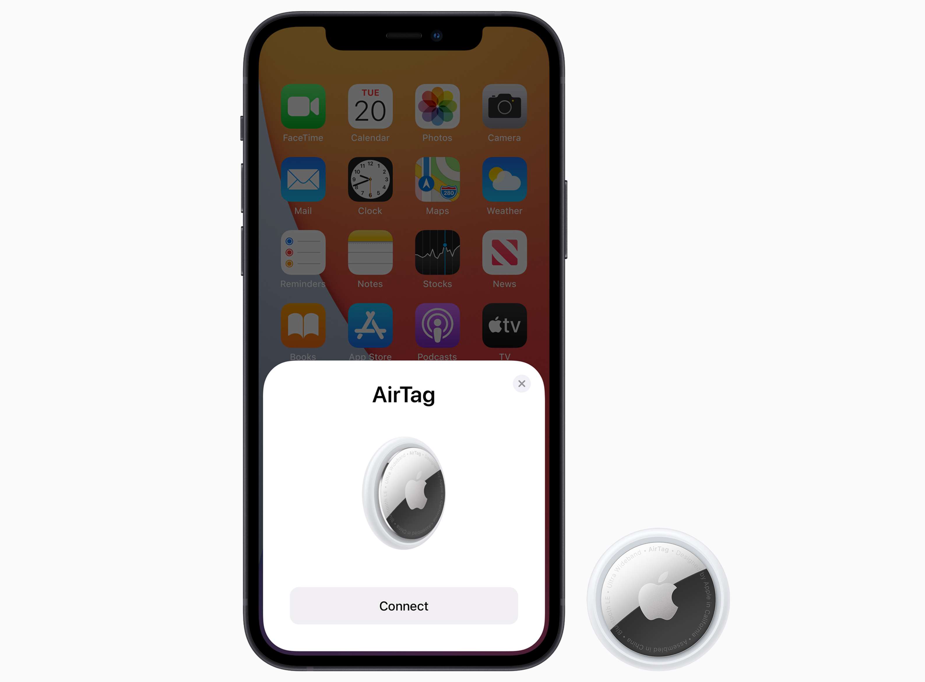 AirTag a iPhone s připojením AirTag zobrazeným na obrazovce iPhone.