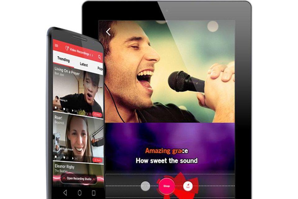 Smartphone a tablet představující karaoke software od Redkaraoke