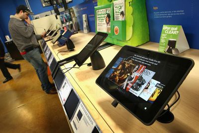 Tabletové počítače jsou nabízeny k prodeji v obchodě Tiger Direct 11. dubna 2013 v Chicagu ve státě Illinois.