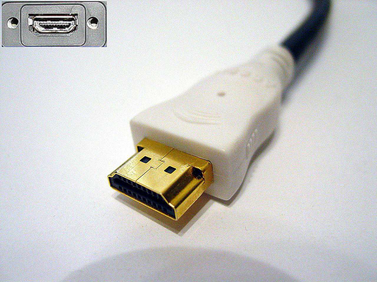 Kabel HDMI a připojení.
