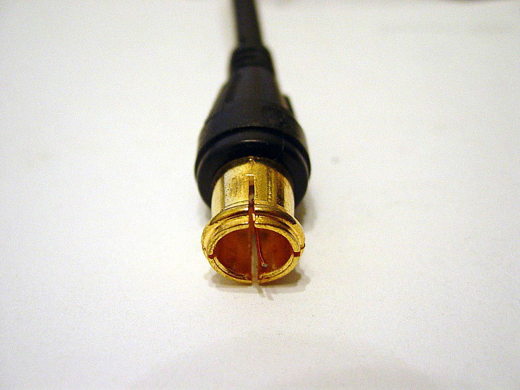 Koaxiální kabel RF typu push-on
