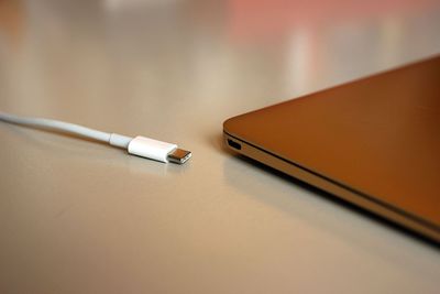 Port USB-C (Type-C) na MacBooku