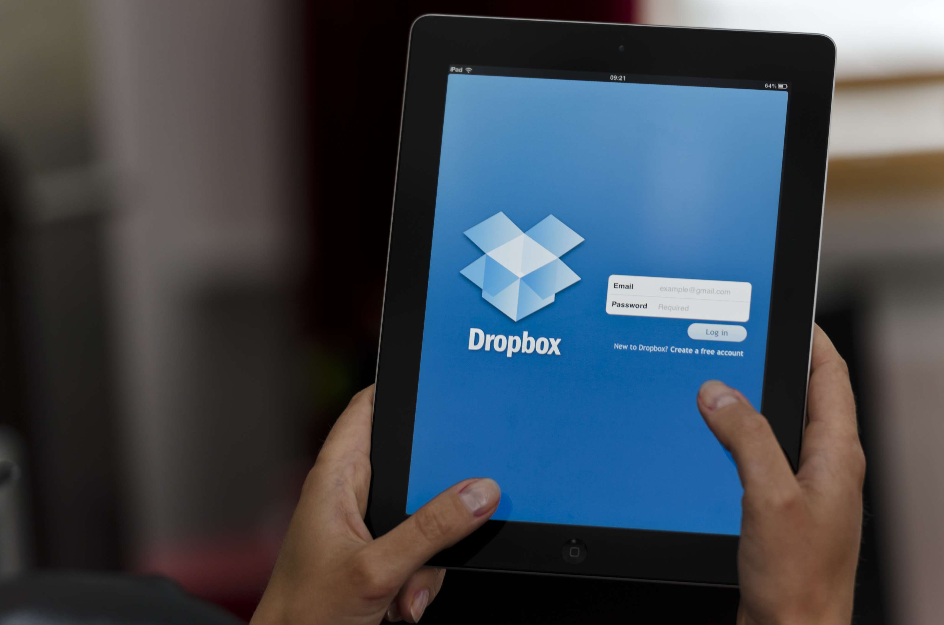 Zařízení iPad s aplikací Dropbox pro sdílení fotografií a videa
