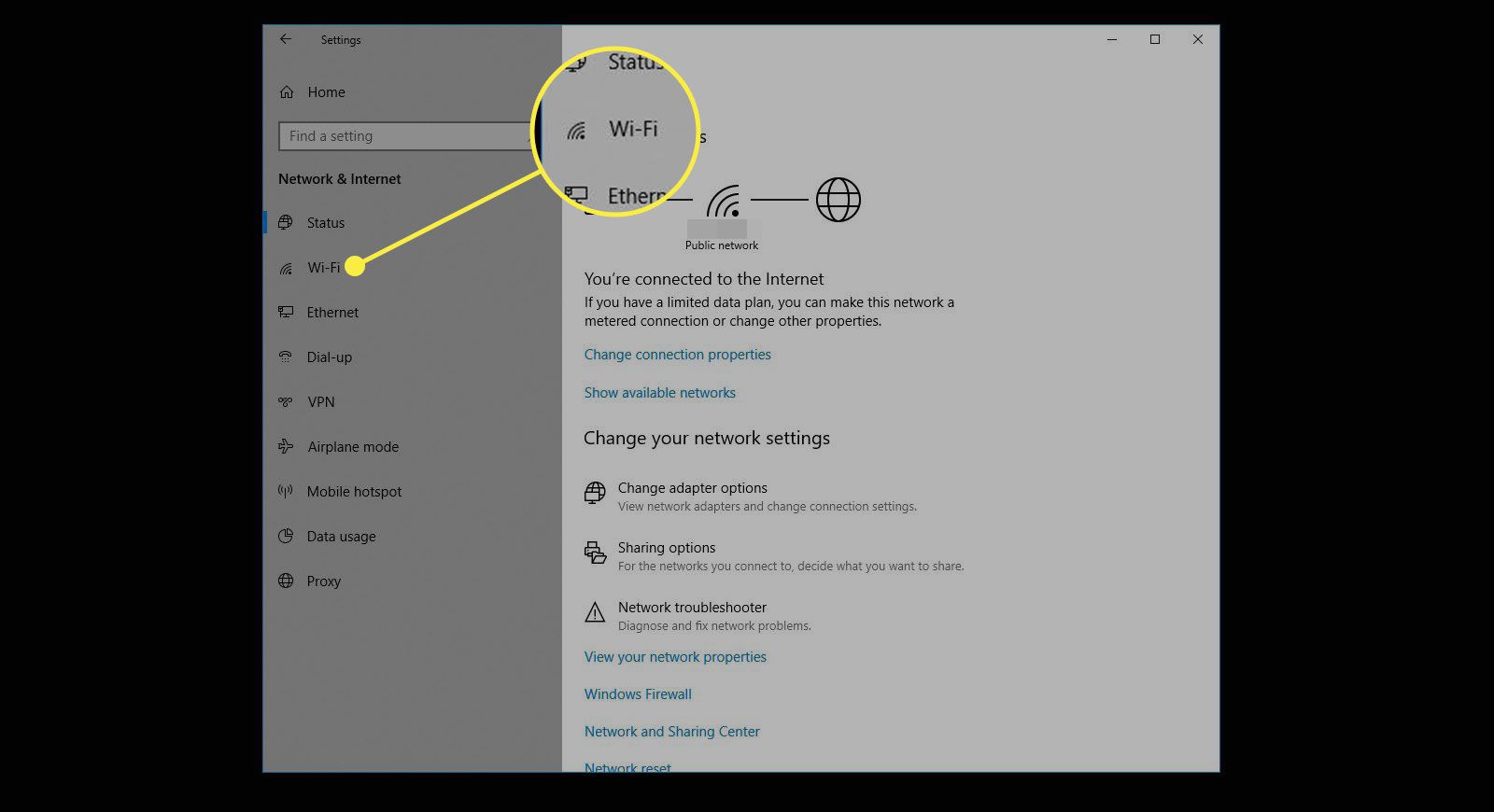 Snímek obrazovky s nastavením sítě Windows se zvýrazněnou hlavičkou Wi-Fi