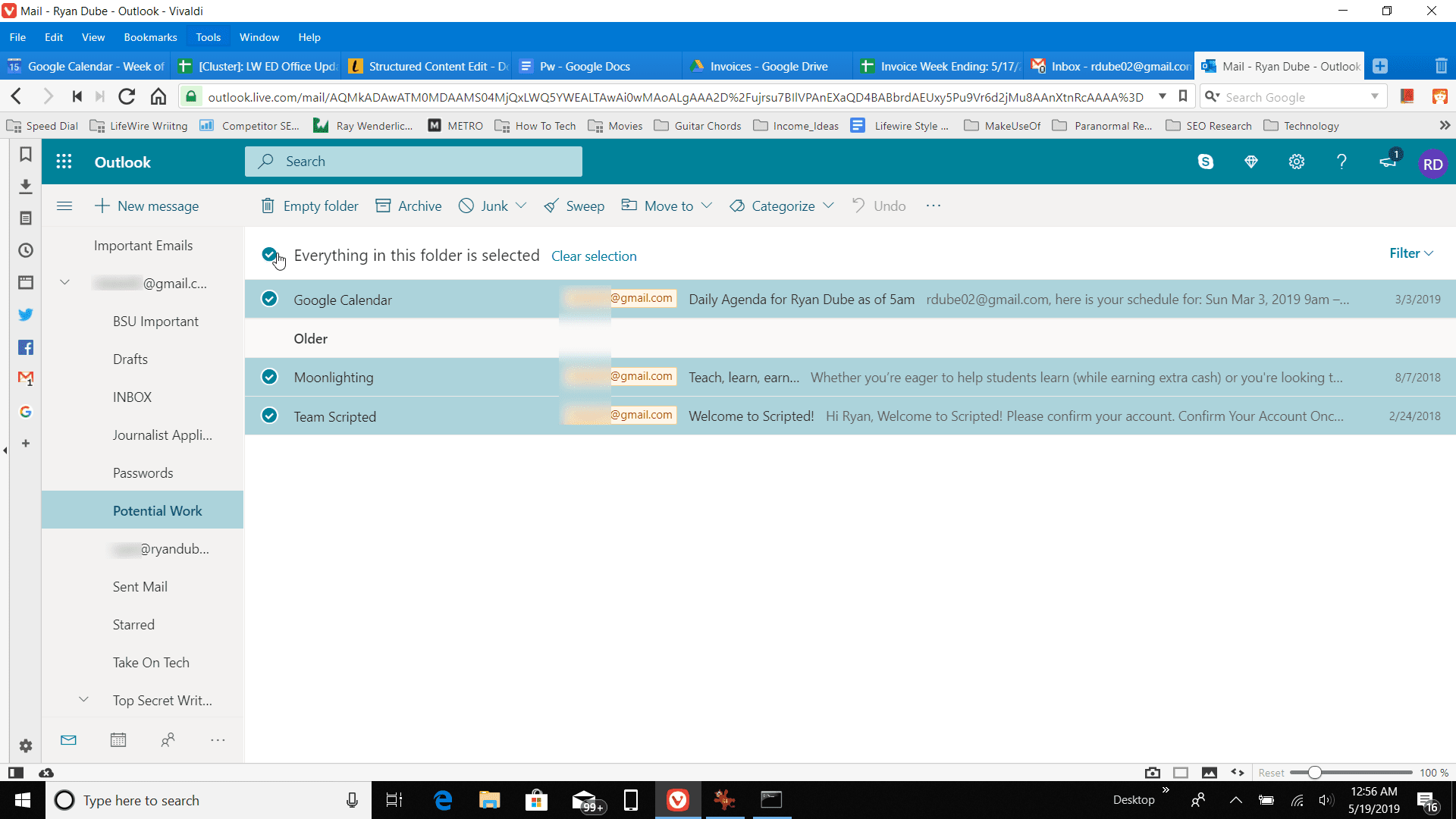 Screenshot výběru všech zpráv v Outlooku online
