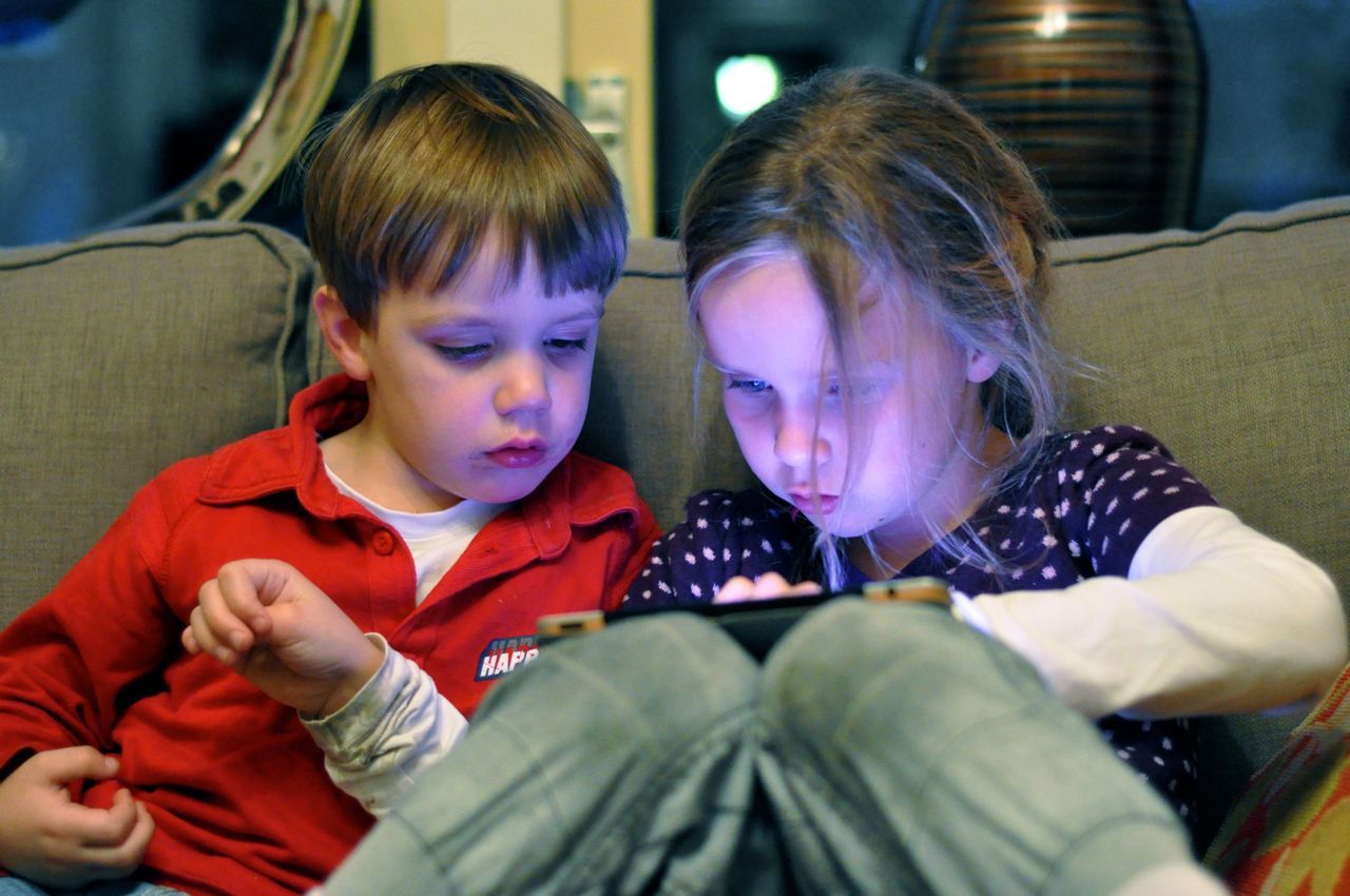 Děti pomocí iPadu