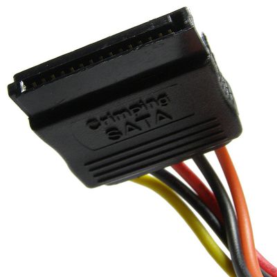 Obrázek 15kolíkového napájecího konektoru SATA