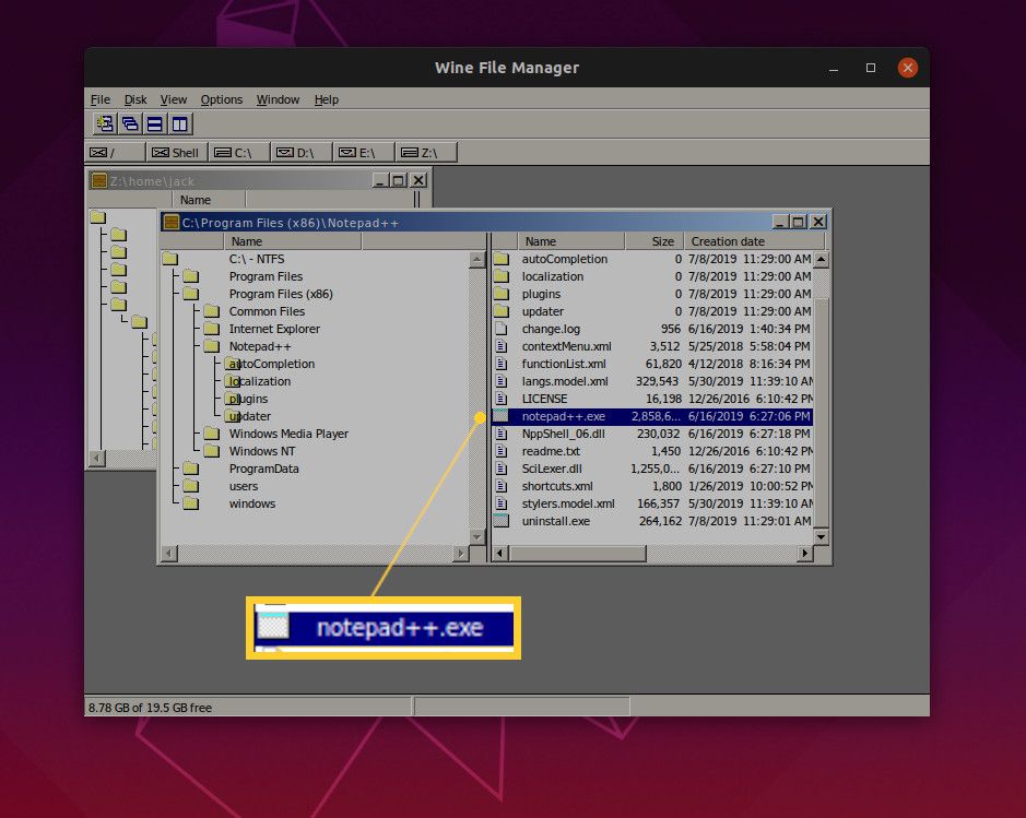 Screenshot spuštění Notepad ++ z aplikace WINE File Manager.