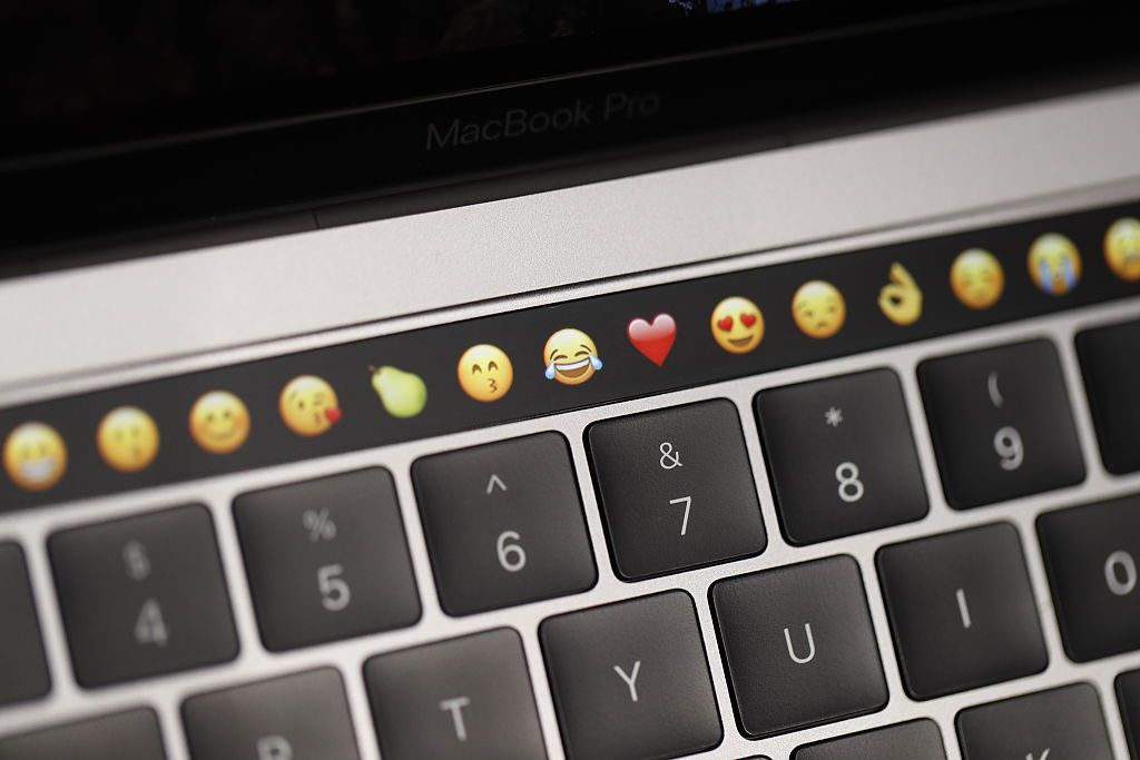 Emojis na dotykové liště MacBooku