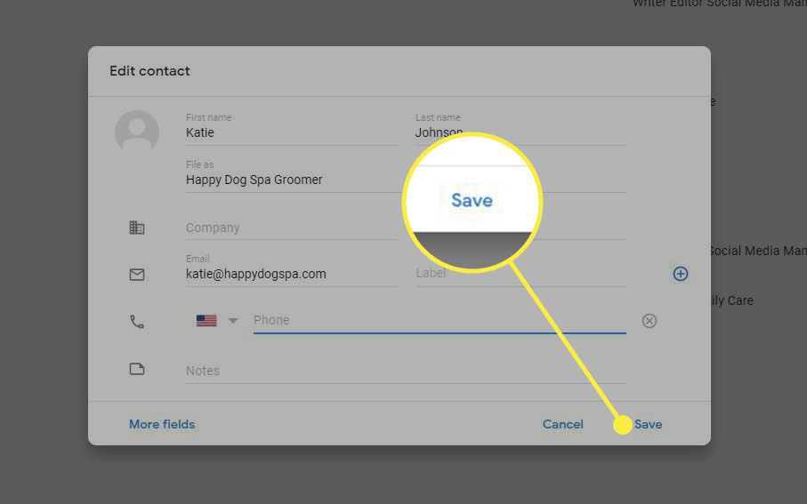 Snímek obrazovky Upravit kontakt Gmailu se zvýrazněným tlačítkem Uložit
