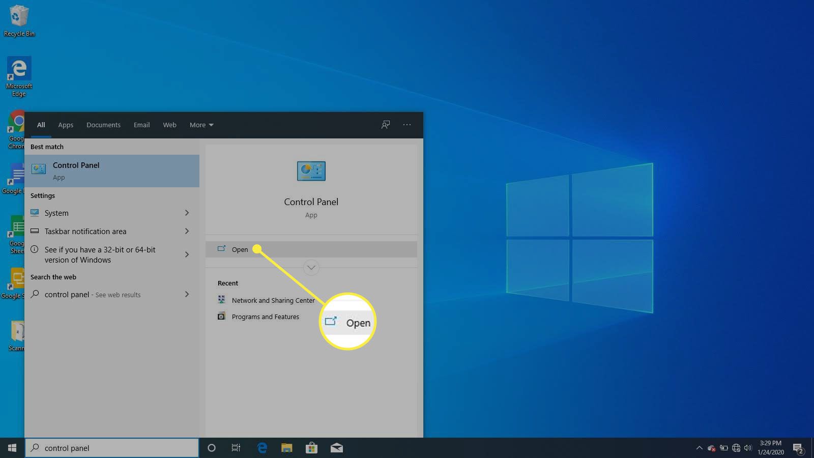 Hledání ovládacího panelu v systému Windows 10.