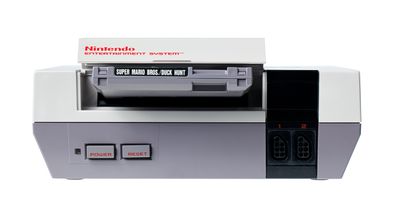 Originální Nintendo NES s kazetou Super Mario Bros./Duck Hunt