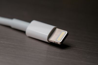 Bleskový konektor pro mobilní produkty společnosti Apple.
