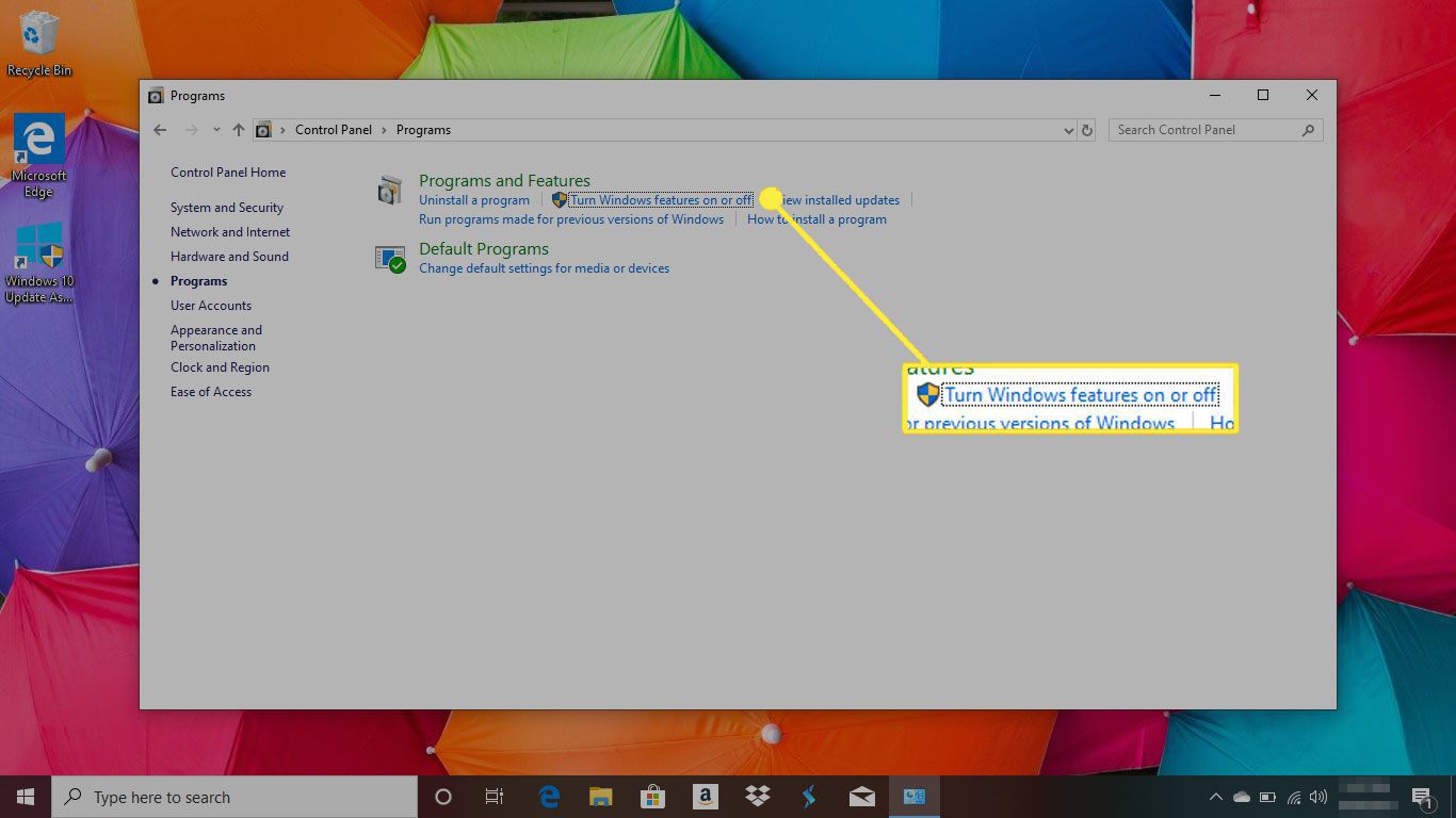 V části Programy v Ovládacích panelech ve Windows 10 je zvýrazněna možnost „Zapnout nebo vypnout funkce systému Windows“