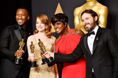 Mahershala Ali, Emma Stone, Viola Davis a Casey Affleck na Oscarech v roce 2017