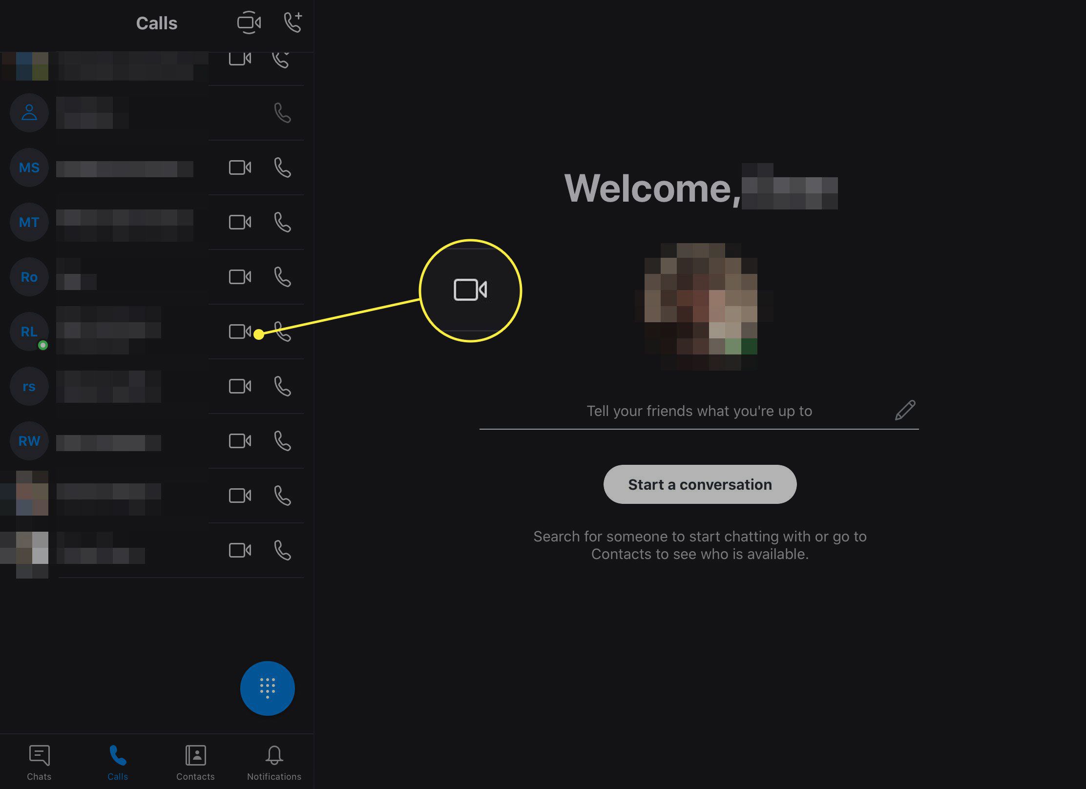 Snímek obrazovky aplikace Skype se zvýrazněným tlačítkem Videohovor