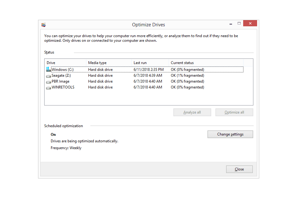 Screenshot nástroje pro defragmentaci systému Windows 10 po analýze disků