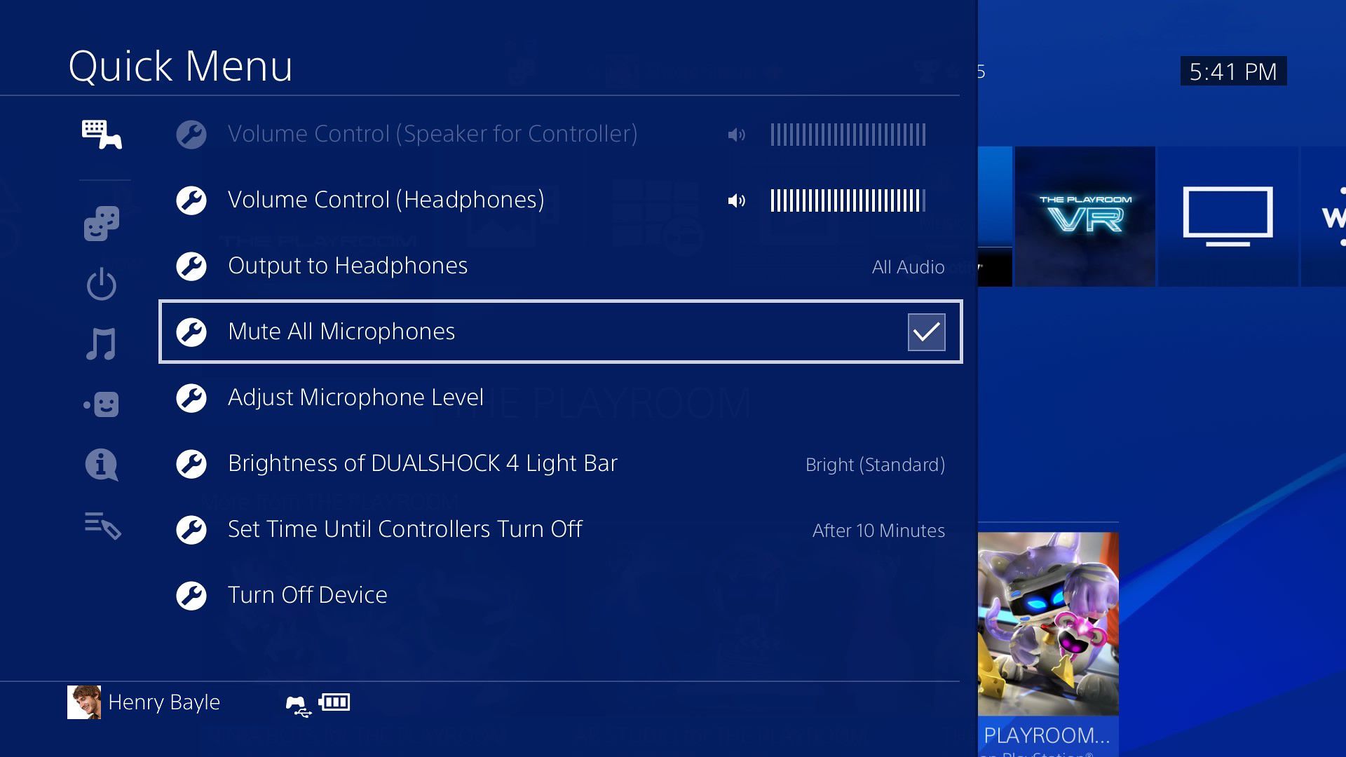 V rychlé nabídce PS4 jsou zvýrazněny možnosti Ztlumit všechny mikrofony