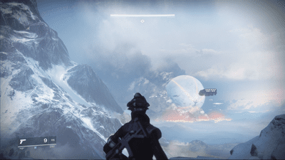 Guardian se dívá na rozsáhlou krajinu v Destiny 2