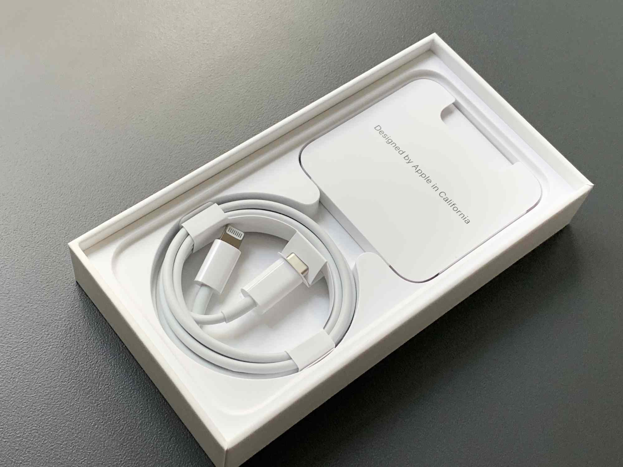 Bleskový kabel pro iPhone v krabici