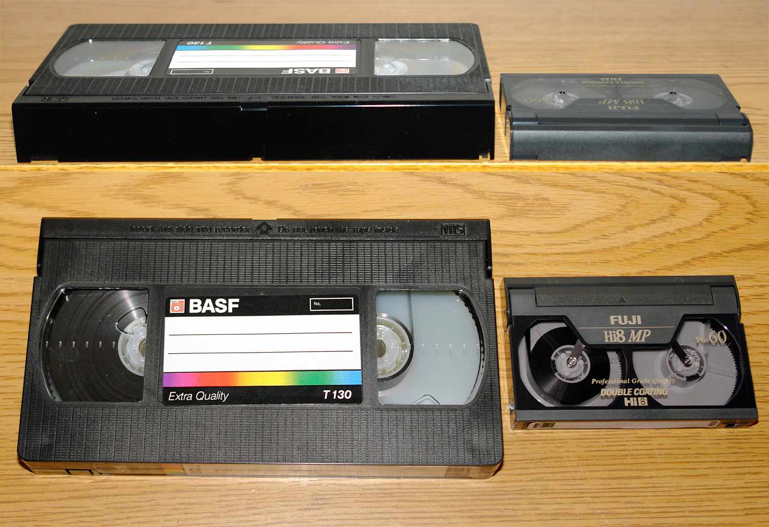 Srovnání velikosti videokazety 8 mm / VHS