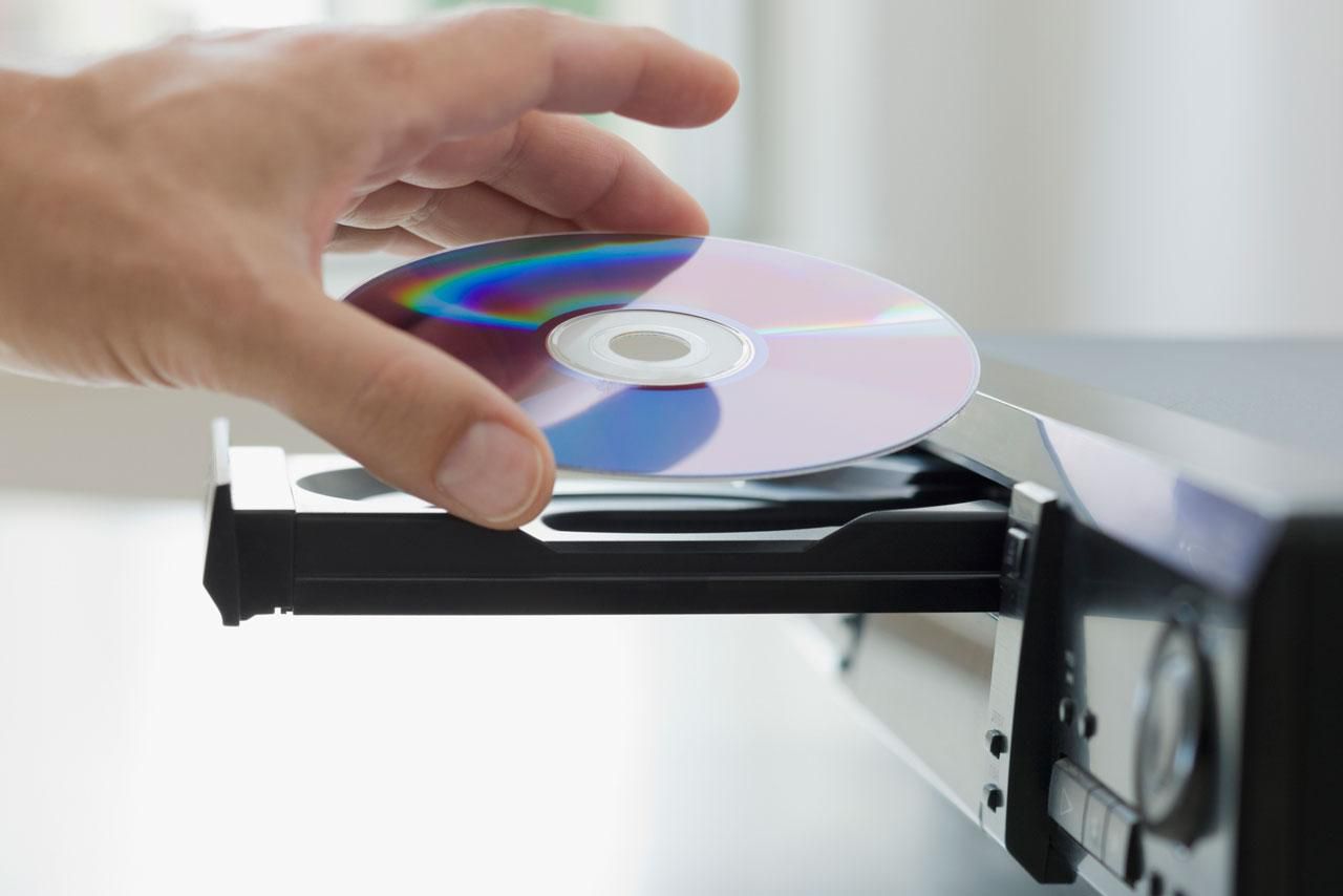 Vkládání DVD do DVD přehrávače nebo rekordéru