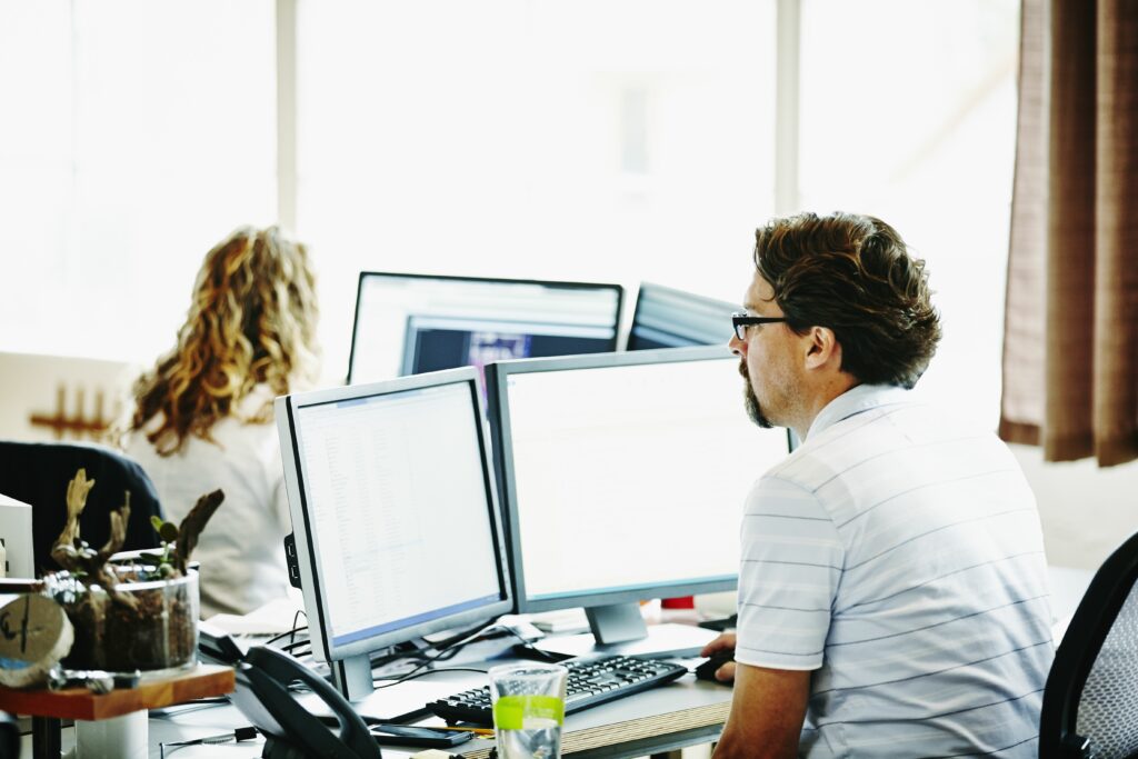 businessman working on computer in office 527951743 5b041270119fa800377b598e