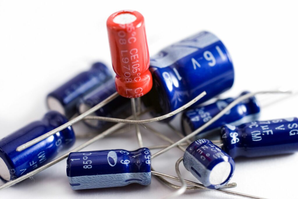 collection of capacitors against a white background 172962646 5b778f7146e0fb0050598827 4e75dd0fc0a240a4a9f46b6596b157ef