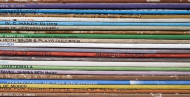 detail of a stack of records 116781089 57d1c3305f9b5829f441cc3b