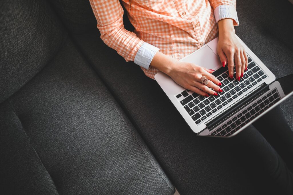 girl writing on the sofa picjumbo com 5c3c217946e0fb0001a643ff