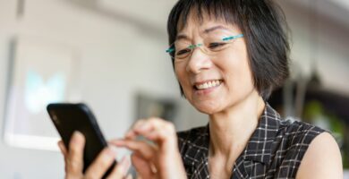 senior asian woman using a smartphone 1180368012 a752efe9d649466ba003febd0e3f1e4c