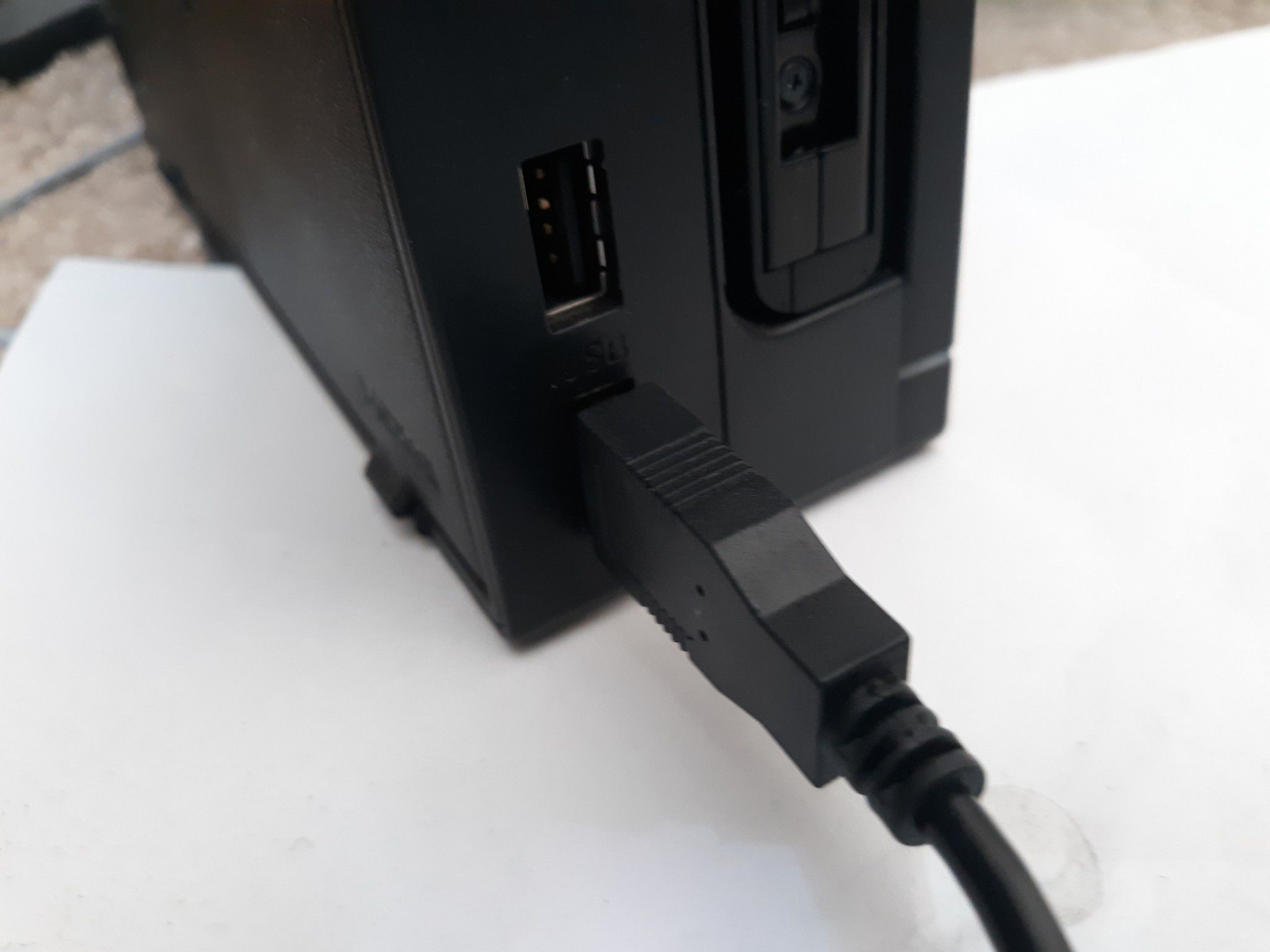 K jednomu z portů USB na dokovací stanici Switch můžete připojit libovolnou klávesnici USB.