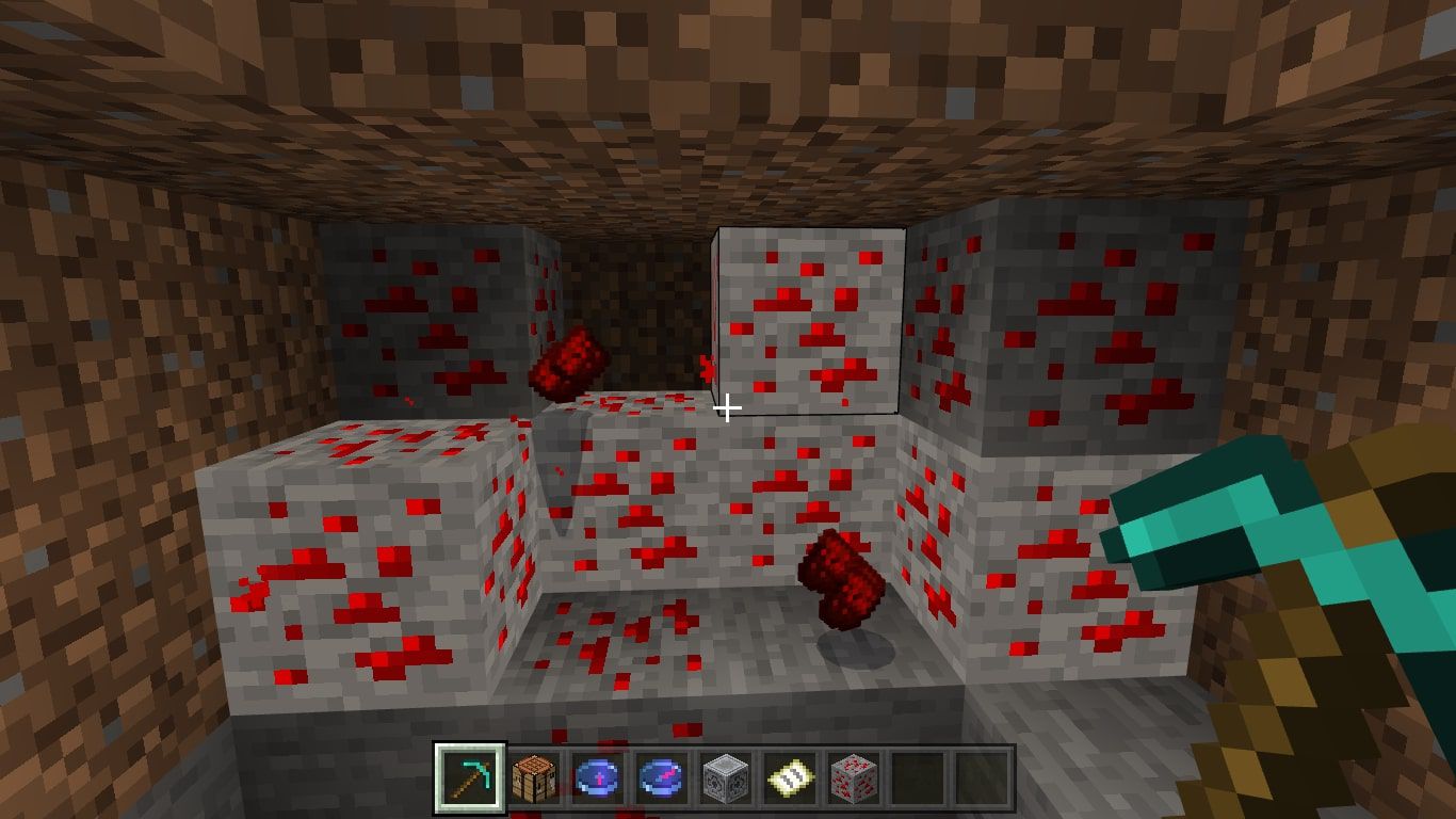 Těžba Redstone Rudy na prach Redstone v Minecraftu