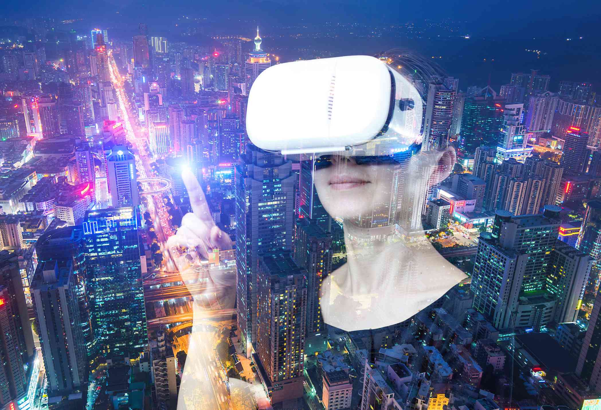 Dítě, které nosí soupravu pro virtuální realitu, když je v noci nad městem