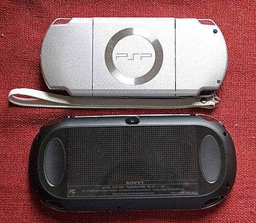 PSP vs PS Vita - pohled zezadu