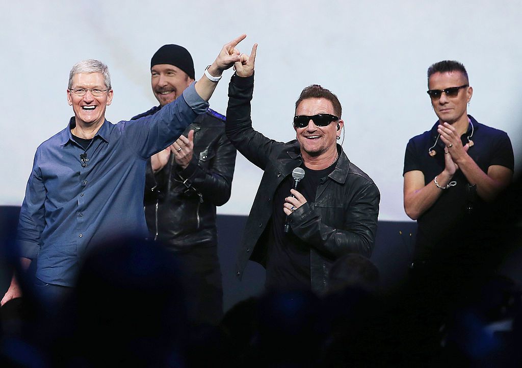 CEO Tim Cook a U2 na Apple Event