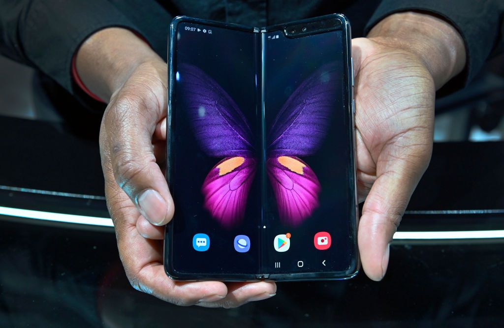 Galaxy Fold 5G je vystaven na stánku Samsung během CES 2020 v Las Vegas Convention Center.