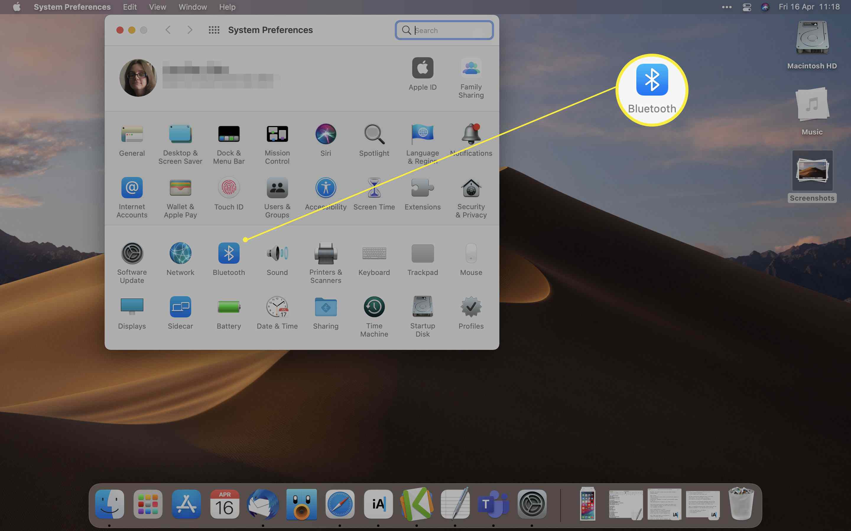 MacOS s možnostmi Bluetooth zvýrazněnými v System Preferences