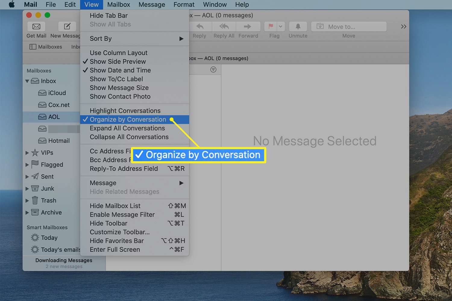 Zobrazit nabídku v Mac Mail zobrazující možnost Uspořádat podle konverzace