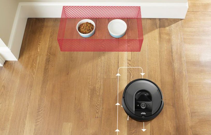 Roomba pomocí AI se vyhýbá psím miskám na podlaze.