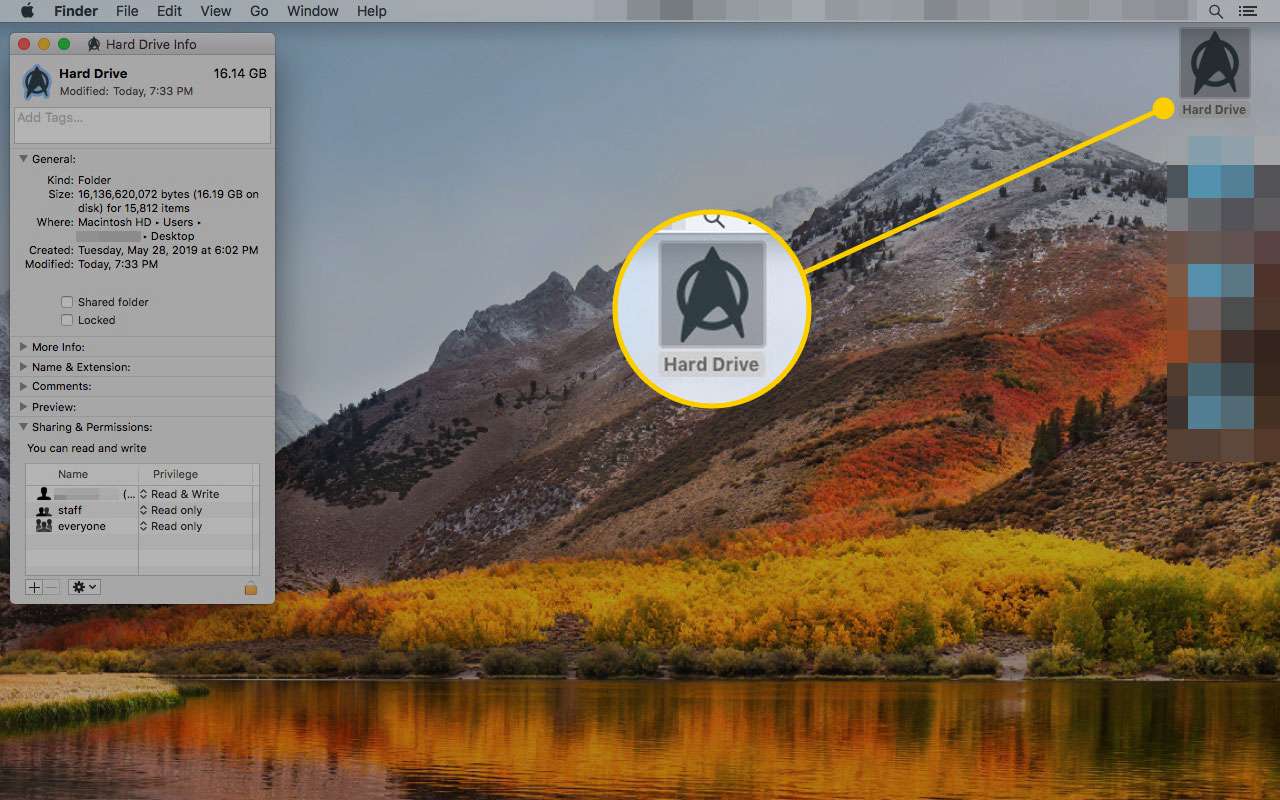 Plocha Mac se zvýrazněnou přizpůsobenou ikonou