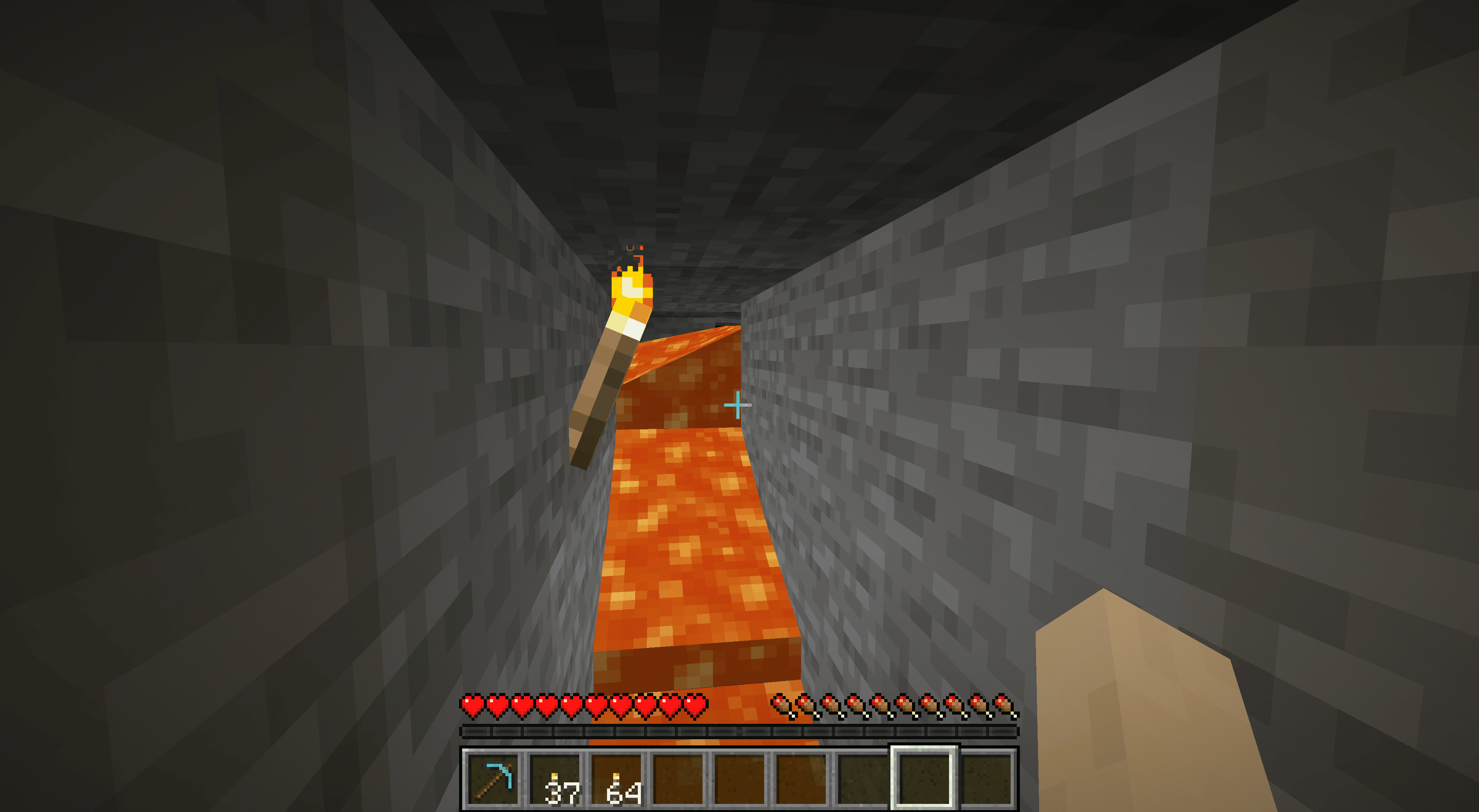 Lávové podzemí v Minecraftu s vodou viditelnou v dálce.