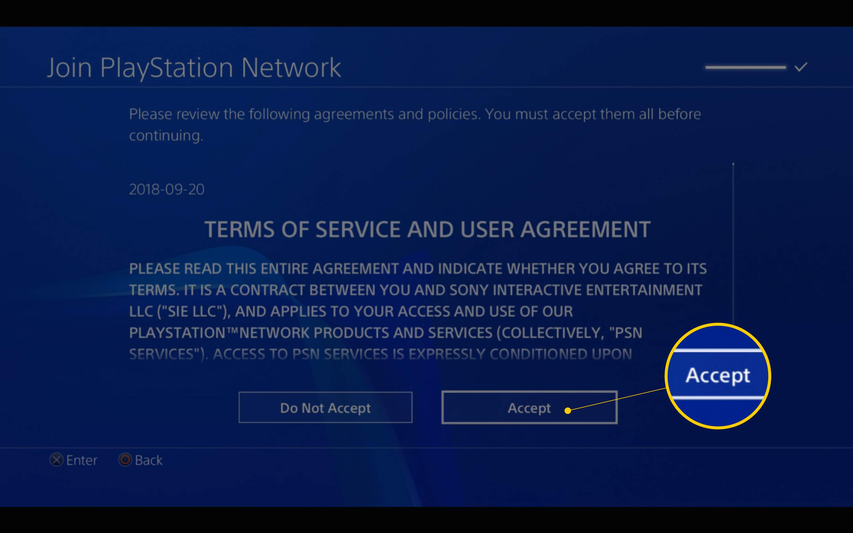 Chcete-li se připojit k síti PlayStation Network na PS4, klikněte na stránce Podmínky služby a Uživatelské smlouvy na tlačítko Přijmout