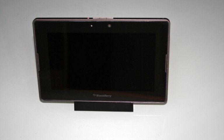 Tablet BlackBerry Playbook při pohledu zepředu