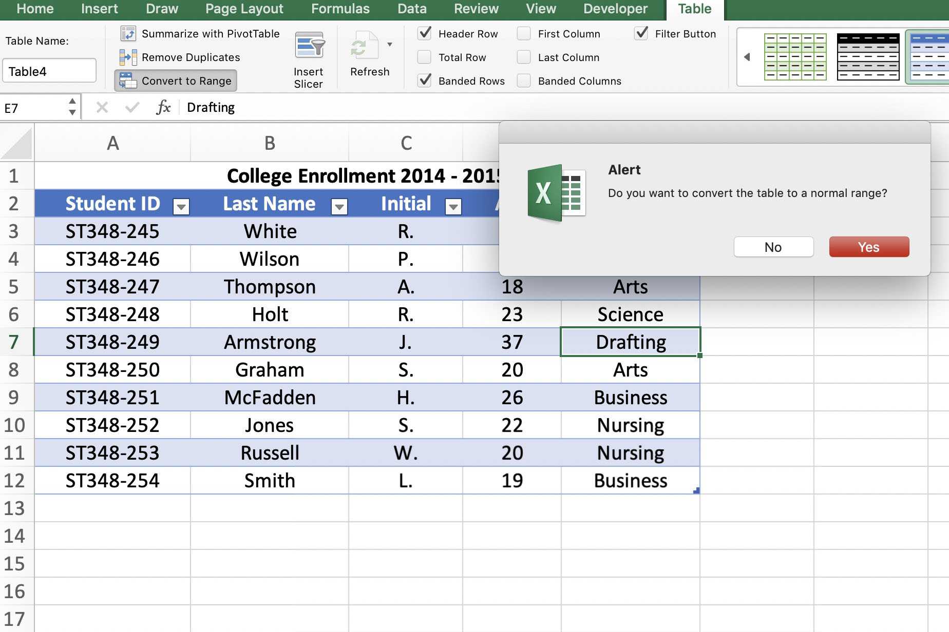 Screenshot aplikace Excel ukazující převod tabulky na rozsah
